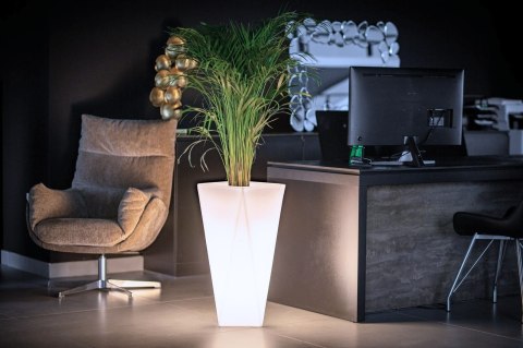 Designerska donica MONUMO VASO biała z oświetleniem MONUMO Designerska donica MONUMO VASO biała z oświetleniem MONUMO