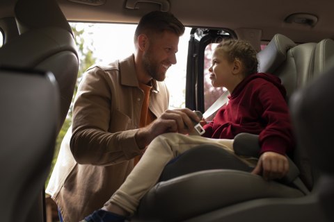 Podkładka ISOFIX samochodowa siedzisko dla dzieci i-SIZE uchwyt na napoje wzrost 125-150 cm ECOTOYS ECOTOYS Podkładka ISOFIX samochodowa siedzisko dla dzieci i-SIZE uchwyt na napoje wzrost 125-150 cm ECOTOYS ECOTOYS
